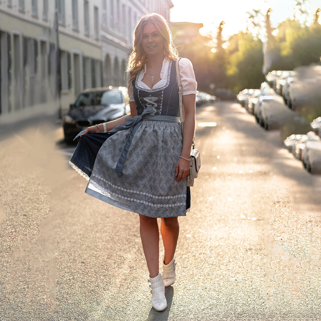 Sukienka Dirndl - Tradycyjny Styl & Koronkowe Detale